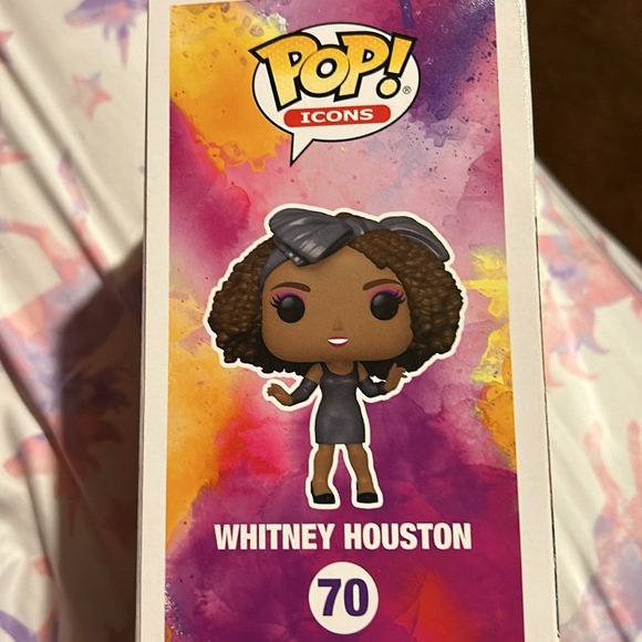 The beautiful Whitney Houston Funko pop - Picture 4 of 5